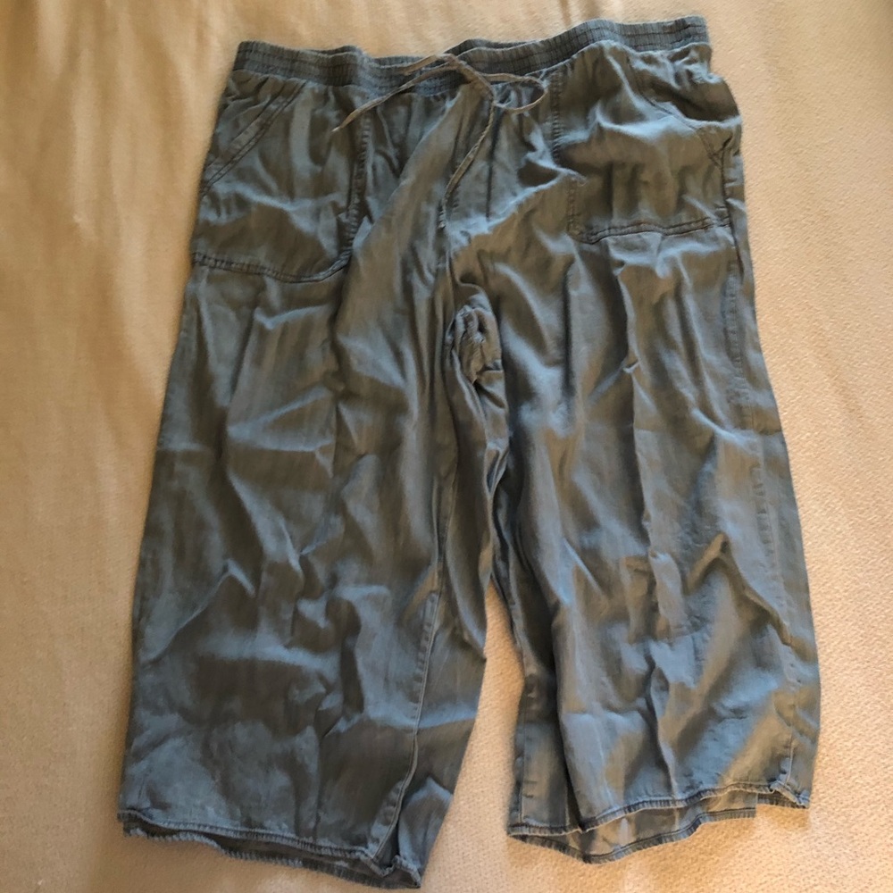 Chambray Capris